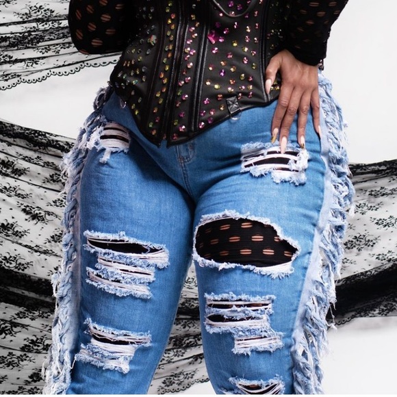 Shredded plus size denim jeans with fringe detail - Picture 3 of 6